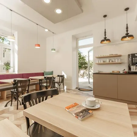 Elisa Aparthotel *