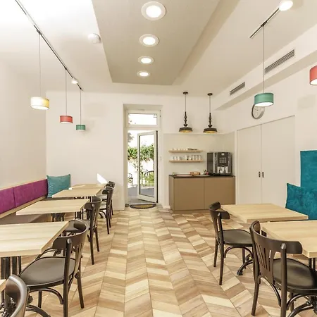 Elisa Aparthotel *